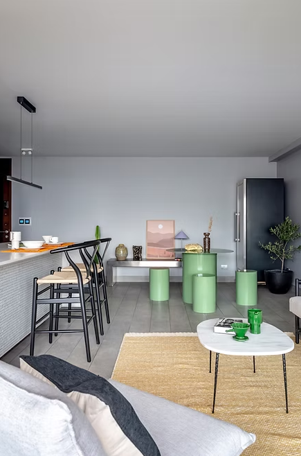 Mesa de Comedor + 4 pisos